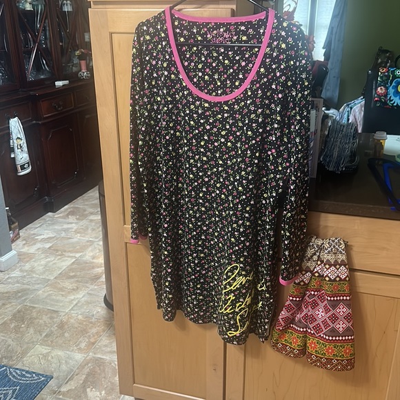 Victoria Secret night gown like new - Picture 4 of 4